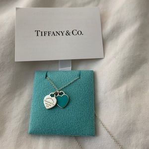 RETURN TO TIFFANY®
Mini Double Heart Tag
Pendant